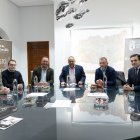El presidente de la Diputación, en el centro, con los responsables de Botines y el Palacio Gaudí.