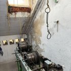 El reloj es todo un emblema y toda una atracción para los visitantes.  La maquinaria, en el interior del edificio.