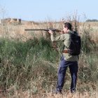 Un cazador en un coto de Castilla y León durante la media veda.