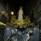 La Virgen de Las Lágrimas (Angustias) pasa por La Rúa.