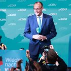 El presidente de la Unión Democristiana (CDU) de Alemania, Friedrich Merz, durante un acto electoral de su partido en Berlín, Alemania, el 23 de febrero de 2025. EFE/EPA/HANNIBAL HANSCHKE