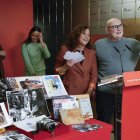 Eulalia Ramón y Antonio Saura en primer término.