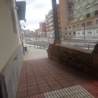 Los técnicos de Adif, ayer, durante la visita a la zona de la estación de Matallana.