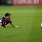 El delantero del Barcelona Lamine Yamal durante el partido de ida de las semifinales de la Copa del Rey que FC Barcelona y Atlético de Madrid disputan este martes en el estadio Olímpico Lluis Companys. EFE/Enric Fontcuberta