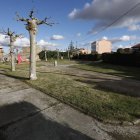 Vista del parque infantil en Fresno que será rehabilitado.