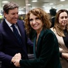 El consejero de CyL Carriedo ayer con la ministra Montero al comeinzo del Consejo de Política Fiscal.