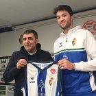 Óscar García y Pau Treviño, en la presentación del jugador.