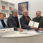 Eva Merino, Eduardo Diego, Antonio Colinas y Javier Carreras, ayer, en el acto de entrega del archivo del poeta bañezano.