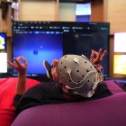 Un técnico trabajando en el centro tecnológico español Vicomtech, que presenta las tecnologías más avanzadas de inteligencia artificial javier etxezarreta