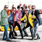 Los Manolos, el popular grupo de rumba catalana, junto a Isabel Gemio como maestra de ceremonias, son dos de los atractivos de la gala de los 10 años.