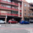 Parada de autobús sin marquesina en León.