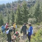 Estudiantes participantes en la jornada de plantación en el Pajariel.