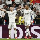 Brahim celebra su gol que le otorgó el triunfo al Real Madrid frente al Atlético de Madrid. A su lado Mbappé.