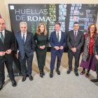 Autoridades participantes en la presentación de 'Huellas de Roma'.