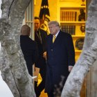 Elon Musk sale con Trump de la Oficina Oval de la Casa Blanca con antes de partir con el presidente hacia Florida.