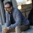 El escritor Albert Sánchez Piñol posa durante la presentación de su nueva novela, 'Las tinieblas del corazón', donde se narran las aventuras de exploradores del siglo XIX.