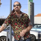 Apenas sabe hablar español y hasta hace unos meses nunca había estado en Europa, pero navegando por internet vio que había un pueblo deshabitado de la España vacIada en venta y eso ha cambiado la vida del estadounidense Jason Lee Beckwith, que ha comprado una idílica aldea en 'la raya' fronteriza de Zamora con Portugal y, "aunque suene loco, supe que era mi futuro", ha confesado en una entrevista con EFE. EFE/Mariam A. Montesinos