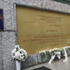 Homenaje a las 193 víctimas del atentado terrorista del 11 de marzo de 2004, en el memorial de la calle Téllez , este martes. EFE/Pepi Cardenete