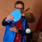 Una persona afectada de párkinson hace deporte.