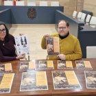 Silvia Cubria, concejala de Cultura, y Javier Carrera, alcalde de La Bañeza, presentando el evento.