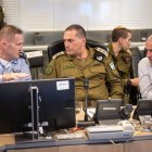 Los gazatíes lloran a dos niños asesinados por los bombardeos israelíes.