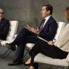 El presidente del BBVA, Carlos Torres, en el centro.