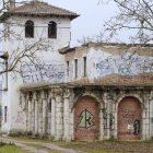 Estado actual del claustro en una finca privada de Valladolid.