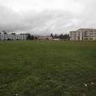 La parcela en la que se construirá la facultad, detrás de la Biblioteca San Isidoro.