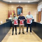 El alcalde de La Bañeza, Javier Carrera, la concejal de Deportes, Laura Gallego y Antonio García.