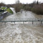 Caudal del río Manzanares este viernes en Madrid. EFE/ Mariscal