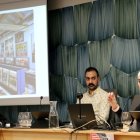 Alex Cooper durante su intervención en el seminario.
