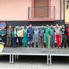 Los participantes, junto a las autoridades, en la entrega de premios.