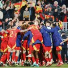 Unai Simón detuvo un penalti decisivo y Pedri culminó el pase de España a semifinales en la Liga de Naciones.