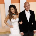 El CEO de Amazon Jeff Bezos y su pareja Lauren Sanchez.