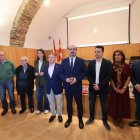 El alcalde, concejales y representantes de todas las cofradías, en la presentación, ayer.