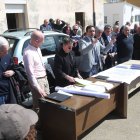 Presentación de la distribución parcelaria en la plaza de la Constitución de La Antigua.