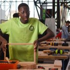 Un alumno de un ciclo de Madera durante los skills celebrados en León.