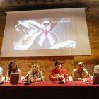 Participantes en la jornada sobre cirugía conservadora de mama en el Palacio Conde Luna. El salón de actos estuvo lleno durante la actividad.