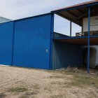 Entorno del aeródromo de La Villa de Don Fadrique (Toledo) de donde despegó el avión en el que viajaba el paracaidista de 52 años que ha muerto este martes al no abrírsele el paracaídas en un salto grupal que ha hecho junto a otros cuatro compañeros, que han aterrizado sin contratiempos. EFE/Ismael Herrero