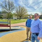 El concejal Carlos Fernández en el parque de Compostilla.