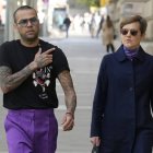 Dani Alves junto a su abogada Inés Guardiola a su salida de la Audiencia de Barcelona.