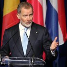 El rey Felipe VI durante su intervención en la inauguración del Foro sobre el futuro del Mediterráneo que se celebra este jueves en el Palacio de Congresos de Granada. EFE/ Pepe Torres
