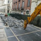 En marzo de 2006, se tuvo que levantar la zona central.