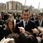 Los entonces Príncipes de Asturias a su llegada al Musac, el 1 de abril de 2005.