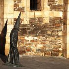 Estatua del Lambrión Chupacandiles.