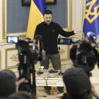 Zelenski ayer, en una comparecencia ante medios de comunicación.