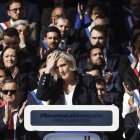 La lider ultraderechista francesa Marine Le Pen, en una concentración de su partido, Agrupación Nacional (RN), en París contra la sentencia que la inhabilita durante cinco años. EFE/EPA/YOAN VALAT