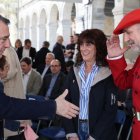 El jefe de la Ertzaintza saluda a Aitor Esteban.