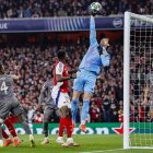 El portero Thibaut Courtois durante el partido de ida de cuartos de final de la UEFA Champions League entre el Arsenal FC y el Real Madrid en Londres, Reino Unido. EFE/EPA/TOLGA AKMEN