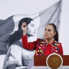 La presidenta de México, Claudia Sheinbaum, habla durante una rueda de prensa este viernes, en el Palacio Nacional, en Ciudad de México (México). EFE/Mario Guzmán